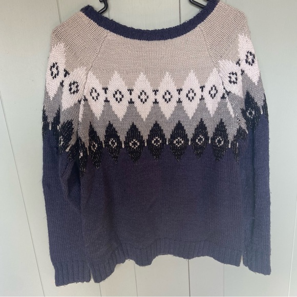Women’s American Eagle Sweater - Picture 5 of 5